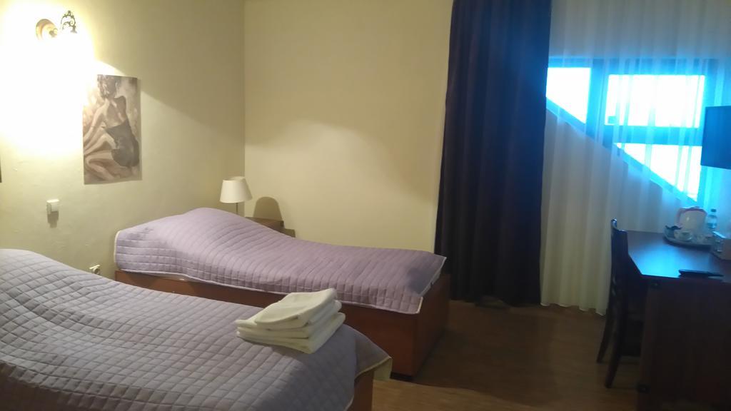 Bed and Breakfast Karczma Biesiadna Dalnia Екстер'єр фото
