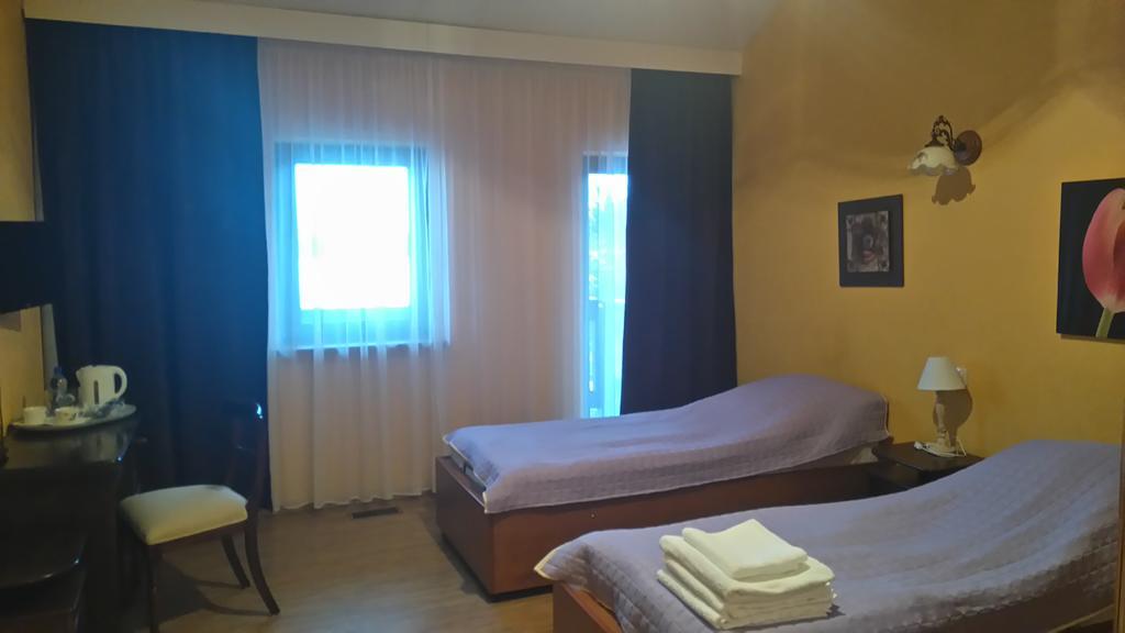 Bed and Breakfast Karczma Biesiadna Dalnia Екстер'єр фото
