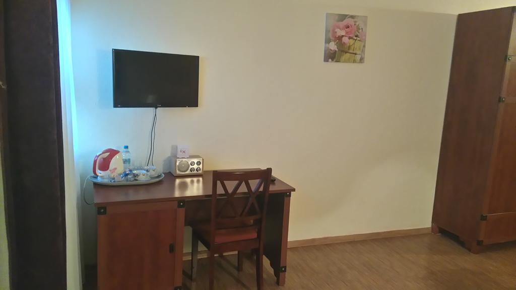 Bed and Breakfast Karczma Biesiadna Dalnia Екстер'єр фото