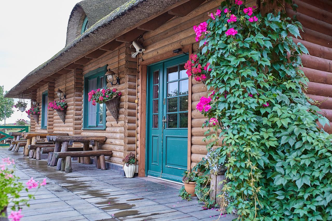 Bed and Breakfast Karczma Biesiadna Dalnia Екстер'єр фото