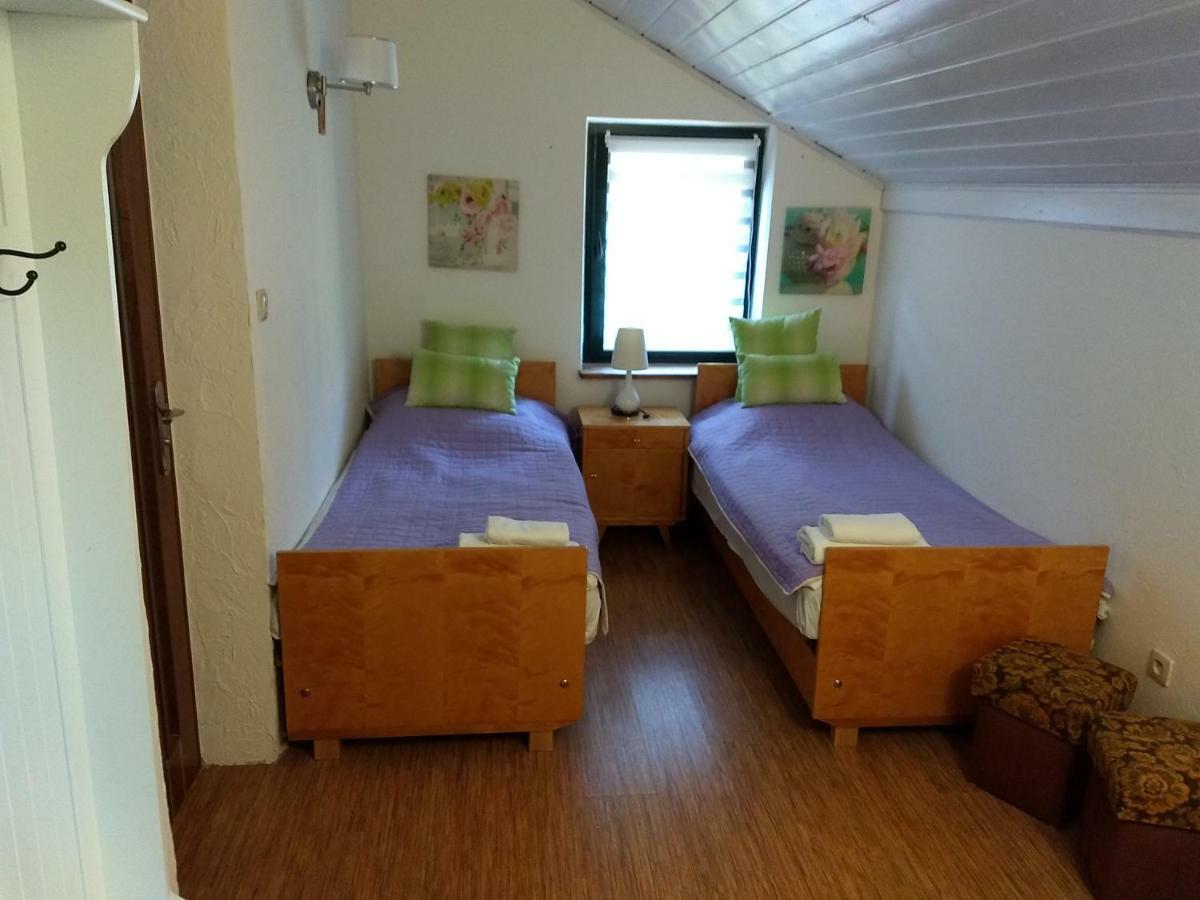 Bed and Breakfast Karczma Biesiadna Dalnia Екстер'єр фото